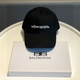 Balenciaga Classic Baseball Cap In Black