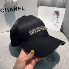 Balenciaga Embroidered Logo Cap In Black