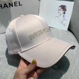 Balenciaga Embroidered Logo Cap In Pink