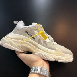 Balenciaga Triple S Sneakers UniseX In Light Gray